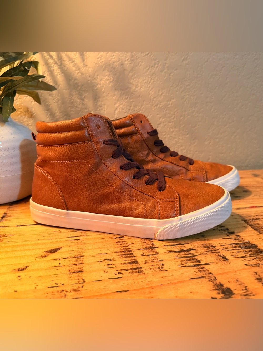 Boys Old Navy High-Top Casual Sneakers Camel Brown Sz 4 Youth